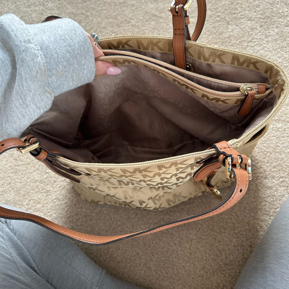 Michael Kors bag - Picture 6 of 8